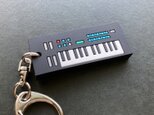 【キーホルダー】シンセ　ラバーキーホルダー／ 01：FM SYNTHESIZER
