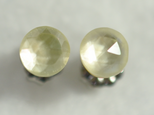 （１点もの）ホワイトシェル＆レモンクオーツのスタッドピアス（6mm・チタンポスト）