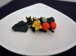 小さな花と実　　縮緬細工  　トマトの画像