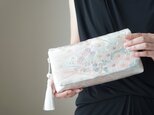 【菊模様　シルバー　シルク帯　2Way クラッチバック＆ハンドバック】結婚式、パーティー、お呼ばれの日に。