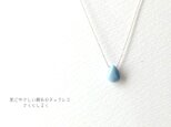 76【10月の誕生石】ブルー オパール 14kgf 肌にやさしい絹糸のネックレスの画像