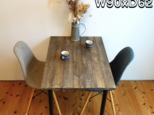 シンプルなダイニングテーブル《幅90ｘ奥行62cm》【無垢材・2人用】の画像