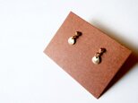 ③小さな貝がらのようなピアス・イヤリング/ライトゴールド