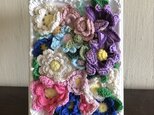 かぎ針編み　花のオーナメント　刺繍糸　かぎ針編み　あみぐるみ　編みぐるみ　フォトフレーム　卓上の画像