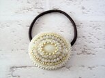 Hair accessory　ミルク色チェコカボションのビーズ刺繍ヘアゴム（K1102)の画像