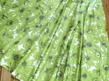 フルフレアロングスカート（オフ白に黄緑）の画像
