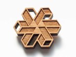 【木ｔｃｈ】クルミの木・ブローチ　stack cube（積み重なる立方体）の画像