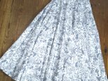 フルフレアロングスカート（ボタニカル模様）の画像