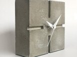 コンクリート置き時計 X-type《送料無料》 -コンクリート/モルタル/セメント雑貨-の画像