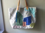 リネン帆布のコラージュと刺し子のバッグ『庭のある家』の画像