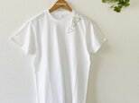 白Ｔシャツ　三角のデコレーションの画像