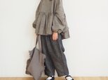 Linen Glen Check gather blouse GRAY系の画像