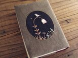 【受注製作】手刺繍のブックカバー『ランプ草と小鳥』の画像