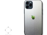 【まるで金属のようなiPhoneケース】 iPhoneケースカバー（シルバー×ブラック）青リンゴ　耐衝撃15/14/13/12~の画像