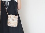 【ゴールド・ベージュ　扇　草花 シルク帯 リメイク ショルダーバッグ】スマホショルダー、御朱印帳入れとしても。