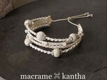 macrame ⌘ kantha シルクレース糸マクラメ編み4連ブレスレット［ベージュ×ホワイト］シルバーの画像