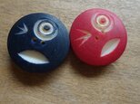 ナットで作った顔ボタン赤紺2個セットの画像