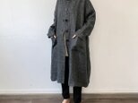 en-en　リネン・グレンチェック・ヘチマカラーコート・黒×グレー粗目織り（裏地付き）の画像