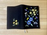 手刺繍ブックカバー ＊小花　文庫　ほぼ日手帳の画像