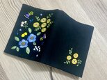 手刺繍ブックカバー ＊小花　文庫　ほぼ日手帳の画像