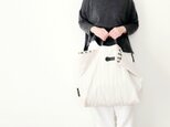 シンプル手提げbag     白+黒の画像