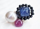 カイヤナイトとルビー、真珠のブローチ　～Tricoloreの画像