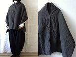 【受注制作】チャコールグレー/天日干し60リネン 中綿ポンチョストールの画像