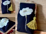 手刺繍のふわふわメガネポーチ＊一輪の花の画像
