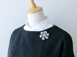 雪の結晶＊ビーズ刺繍のブローチ（22ibw-M-1）受注製作の画像