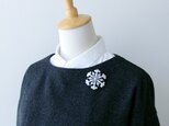 雪の結晶＊ビーズ刺繍のブローチ（22ibw-M-2）受注製作の画像