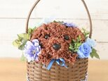 【トイプードル】ブルーの花 プリザーブドフラワー  バスケット カーネーション 犬 お供え 誕生日　ペット 花 プレゼントの画像
