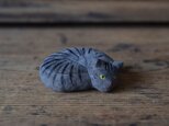 革のオブジェ　サバトラ猫　丸いの画像