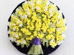 ミモザの花束　刺繍ブローチの画像