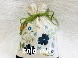 花刺繍の巾着・アイボリーの画像