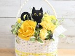 猫 フラワーバスケット(イエロー)プリザーブドフラワー  カーネーション ねこ 花 お供え 誕生日 ペット 花 プレゼントの画像