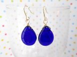 ①洋ナシドロップピアス【群青色】