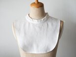リネン生地シャツ型フリル襟付け襟(オフ)の画像