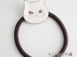 【受注生産】ウルウルおめめの猫ヘアゴム（シロネコさん）パールホワイト・螺鈿風の画像