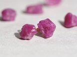 ルビー 鉱物原石ピアス / イヤリング 【金具選択可 石おまかせ】 ハンドメイド 天然石 アクセサリー