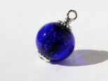 ガラスアクセサリー【瑠璃紺】縞の小石　SS294の画像