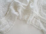 スモッキング刺繍の大判ストール・of whiteの画像