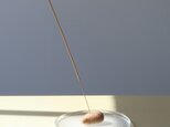 自然石香立と灰受硝子皿の画像