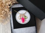 ビビッドカラー!フューシャピンクカルセドニーとペリドットの3チャームネックレスセット 金アレ対応