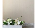 横長グリーンのアレンジメント　造花　母の日　お誕生日　アーティシャルフラワー　ギフト　造花　インテリア雑貨　ナチュラルの画像