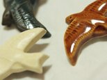 陶器ブローチ ツバメの画像