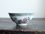 花と鳥と漢字◆中国景徳鎮　色絵茶碗　中華料理　映え　チャイナレトロ　シノワズリ　カラフルの画像