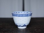 チャイナレトロで可愛い◇見込みに青花。中国景徳鎮　蛍焼染付猪口　茶杯　湯呑み　蝙蝠　シノワズリの画像