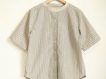 Classical stripes blouse 生成×ネイビー Ｍ～Ｌサイズの画像