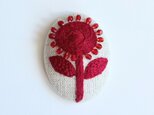 北欧風お花の刺繍ブローチwith beadsの画像