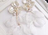 大ぶりパールホワイトフラワー✨ダブルシフォンウェディングピアス